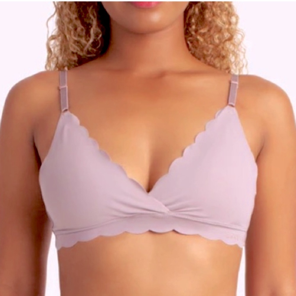 NWOT~Danskin Intimates Super Soft Pink Scalloped Barely There Smoothing Bra - Picture 4 of 8